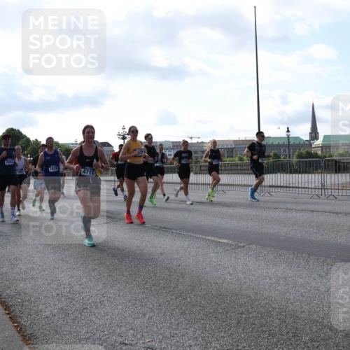 29.06.2025 - hella hamburg halbmarathon Lena Gebhardt http://msf.ph/oto/8246251 29.06.2025 09:56:33 Lombardsbrücke 1061, 1452, 1460, 1496, 1499, 1592, 1628, 1833, 1877, 2013, 2058, 2082, 2083, 2208, 2378, 2396, 2504, 2771, 2953, 2996, 3060, 3256, 3296, 3310, 3652, 4065, 4077, 4377, 4404, 4635, 4711, 4833, 5169, 5194, 5482, 5600, 5607, 5839, 5978, 6033, 6115, 6168, 6286, 6511, 6512, 6561, 6562, 7178, 7332, 7383, 7475, 7583, 7943, 8261, 8361, 8514, 8572, 8587, 8618, 8661, 8710, 8863, 8921, 8968, 8989, 8996, 9082, 9246, 9537, 9597, 9638, 10596 meine-sportfotos.de