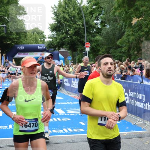 29.06.2025 - hella hamburg halbmarathon Zöllner http://msf.ph/oto/8246264 29.06.2025 10:57:08 Ziel 1485, 4261, 4299, 11143, 11638, 13691, 14408, 14588, 15726, 16470, 16909, 17617, 18208, 18719, 19091 meine-sportfotos.de