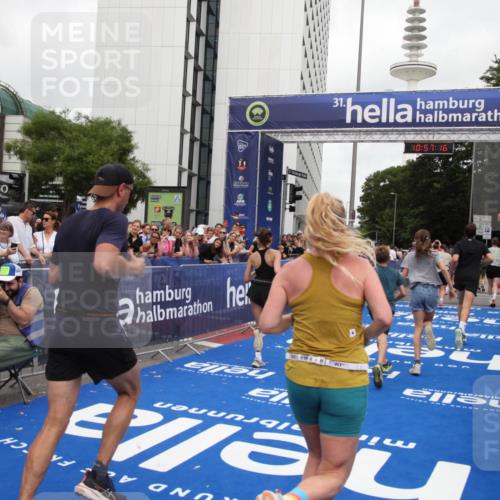 29.06.2025 - hella hamburg halbmarathon Michael Strokosch http://msf.ph/oto/8246265 29.06.2025 10:57:15 Ziel 1387, 1877, 4167, 4261, 4940, 9577, 9884, 11590, 11612, 13750, 14139, 14588, 15110, 15664, 15726, 17617, 17660, 17993, 18208, 19184 meine-sportfotos.de