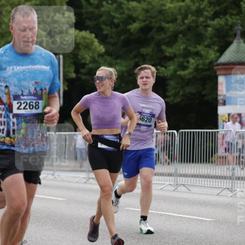 29.06.2025 - hella hamburg halbmarathon Jannik Wohlers http://msf.ph/oto/8246279 29.06.2025 10:30:33 Lombardsbrücke 1059, 1472, 1773, 2097, 2268, 2505, 3131, 4198, 6556, 6620, 6787, 7351, 8757, 9576, 9830, 10989, 11981, 12384, 12627, 14095, 14803, 15299, 15466, 15589, 17224, 17463, 17742, 17966, 19052, 19226 meine-sportfotos.de