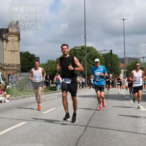 29.06.2025 - hella hamburg halbmarathon Yannick Fuchs http://msf.ph/oto/8246293 29.06.2025 10:35:13 20KM 1677, 1882, 1912, 2324, 2568, 2714, 2949, 3332, 4843, 4889, 5007, 5014, 5026, 5050, 5410, 5745, 5916, 6080, 6429, 7080, 7284, 8074, 8370, 8465, 8629, 8966, 9979, 10369, 10934, 10968, 10978, 11767, 11959, 12365, 12540, 12704, 13029, 13158, 13667, 14092, 14820, 15164, 15493, 15542, 15689, 16201, 16249, 16347, 16599, 17214, 17620, 17724, 17971, 18173, 18192, 18399 meine-sportfotos.de