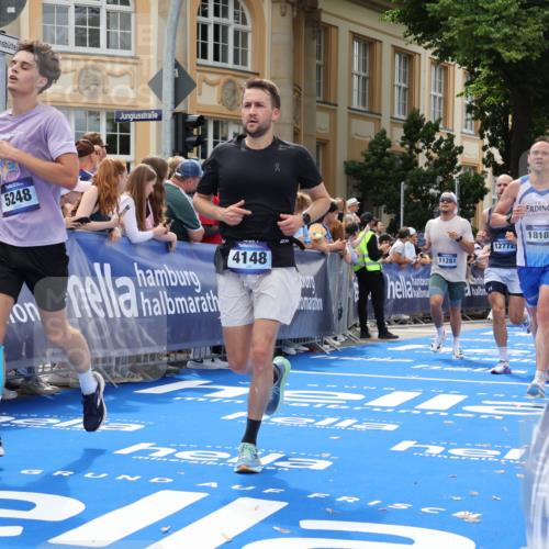 29.06.2025 - hella hamburg halbmarathon Strokosch-Dieckow http://msf.ph/oto/8246304 29.06.2025 10:38:42 Ziel 2296, 2719, 4148, 5248, 6684, 8450, 9264, 9403, 9540, 10218, 11055, 11281, 11282, 12772, 13755, 13800, 14093, 15372, 17154, 18188, 19004 meine-sportfotos.de