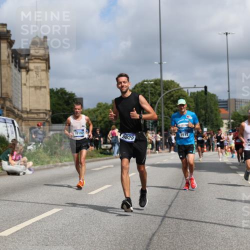 29.06.2025 - hella hamburg halbmarathon Yannick Fuchs http://msf.ph/oto/8246321 29.06.2025 10:35:13 20KM 1677, 1882, 1912, 2324, 2568, 2714, 2949, 3332, 4843, 4889, 5007, 5014, 5026, 5050, 5410, 5745, 5916, 6080, 6429, 7080, 7284, 8074, 8370, 8465, 8629, 8966, 9979, 10369, 10934, 10968, 10978, 11767, 11959, 12365, 12540, 12704, 13029, 13158, 13667, 14092, 14820, 15164, 15493, 15542, 15689, 16201, 16249, 16347, 16599, 17214, 17620, 17724, 17971, 18173, 18192, 18399 meine-sportfotos.de