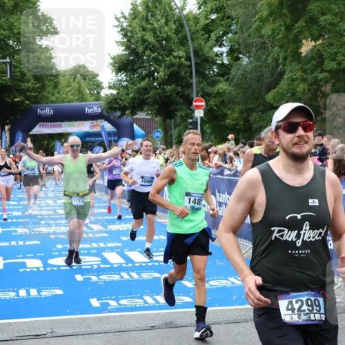 29.06.2025 - hella hamburg halbmarathon Zöllner http://msf.ph/oto/8246333 29.06.2025 10:57:10 Ziel 1485, 4261, 11143, 13691, 14139, 14408, 14588, 15726, 16909, 17617, 18208, 18719 meine-sportfotos.de