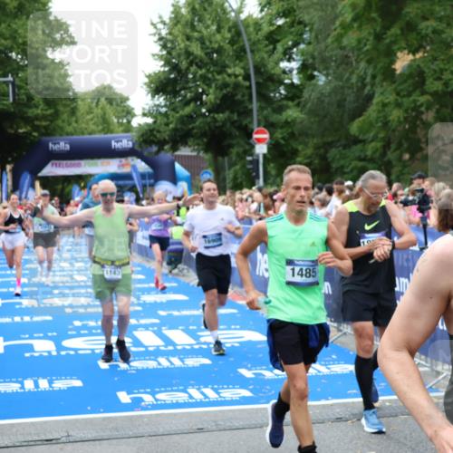 29.06.2025 - hella hamburg halbmarathon Zöllner http://msf.ph/oto/8246365 29.06.2025 10:57:10 Ziel 1485, 4261, 11143, 13691, 14139, 14408, 14588, 15726, 16909, 17617, 18208, 18719 meine-sportfotos.de