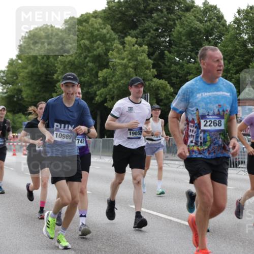 29.06.2025 - hella hamburg halbmarathon Jannik Wohlers http://msf.ph/oto/8246371 29.06.2025 10:30:34 Lombardsbrücke 1472, 1773, 2097, 2268, 2505, 3131, 6195, 6556, 6620, 6787, 7351, 8757, 9576, 10989, 11981, 12384, 12627, 14095, 14803, 15466, 15589, 17224, 17463, 17742, 17966, 19052, 19226 meine-sportfotos.de