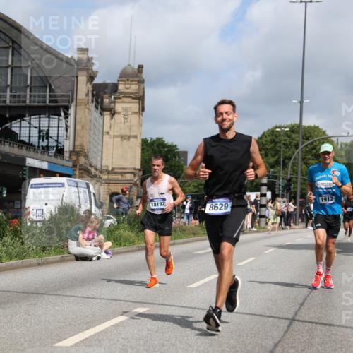 29.06.2025 - hella hamburg halbmarathon Yannick Fuchs http://msf.ph/oto/8246394 29.06.2025 10:35:13 20KM 1677, 1882, 1912, 2324, 2568, 2714, 2949, 3332, 4843, 4889, 5007, 5014, 5026, 5050, 5410, 5745, 5916, 6080, 6429, 7080, 7284, 8074, 8370, 8465, 8629, 8966, 9979, 10369, 10934, 10968, 10978, 11767, 11959, 12365, 12540, 12704, 13029, 13158, 13667, 14092, 14820, 15164, 15493, 15542, 15689, 16201, 16249, 16347, 16599, 17214, 17620, 17724, 17971, 18173, 18192, 18399 meine-sportfotos.de
