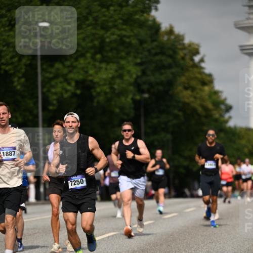 29.06.2025 - hella hamburg halbmarathon Dr. Thomas Lammeyer http://msf.ph/oto/8246403 29.06.2025 10:14:14 Kennedybrücke 1052, 1456, 1483, 1513, 1573, 4389, 7042, 7058, 7250, 7685, 8090, 8685, 8890, 9681, 9816, 9988, 11027, 11180 meine-sportfotos.de