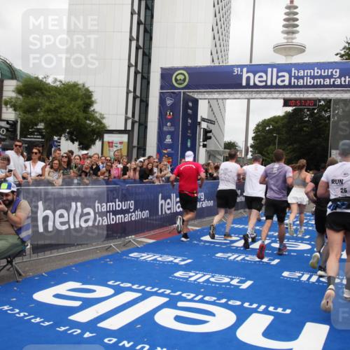 29.06.2025 - hella hamburg halbmarathon Michael Strokosch http://msf.ph/oto/8246426 29.06.2025 10:57:19 Ziel 1387, 1877, 2417, 2676, 4167, 4940, 8585, 9577, 9884, 9934, 10383, 11590, 11612, 12014, 13750, 14139, 15110, 15229, 15664, 16625, 17660, 17779, 17848, 17993, 19184 meine-sportfotos.de