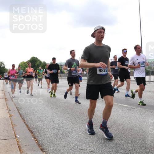 29.06.2025 - hella hamburg halbmarathon Lena Gebhardt http://msf.ph/oto/8246428 29.06.2025 10:34:00 Lombardsbrücke 1189, 1275, 1417, 1705, 1787, 1896, 2265, 2342, 2464, 2482, 2496, 2526, 2776, 2933, 3145, 3170, 3264, 3340, 3345, 3560, 3829, 3848, 4361, 4433, 4449, 4479, 4696, 4807, 4942, 5075, 5096, 5141, 5557, 5561, 5566, 5569, 5584, 5691, 5821, 5822, 5887, 6109, 6364, 6515, 6516, 6854, 6956, 6999, 7027, 7324, 7329, 7565, 7653, 8021, 8157, 8202, 8277, 8282, 8349, 8375, 8377, 8383, 8401, 9094, 9234, 9438, 9799, 9875, 9995, 10007, 10071, 10360, 10561, 11811 meine-sportfotos.de