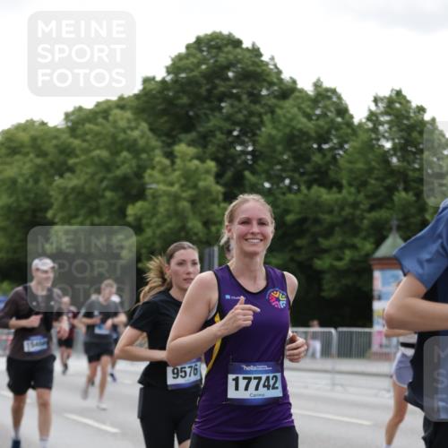 29.06.2025 - hella hamburg halbmarathon Jannik Wohlers http://msf.ph/oto/8246432 29.06.2025 10:30:35 Lombardsbrücke 1472, 1773, 2097, 2268, 2505, 3131, 6195, 6556, 6620, 6787, 7351, 8757, 9576, 10989, 11981, 11988, 12384, 12627, 14095, 14803, 15466, 15589, 17224, 17463, 17742, 17966, 19052, 19226 meine-sportfotos.de