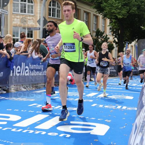 29.06.2025 - hella hamburg halbmarathon Strokosch-Dieckow http://msf.ph/oto/8246449 29.06.2025 10:38:47 Ziel 2296, 2719, 2980, 3783, 4148, 5248, 6684, 8450, 8958, 9264, 9540, 10218, 11055, 11281, 11282, 12772, 13755, 13800, 14093, 15257, 15372, 17722, 18188, 19004 meine-sportfotos.de