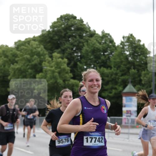 29.06.2025 - hella hamburg halbmarathon Jannik Wohlers http://msf.ph/oto/8246519 29.06.2025 10:30:36 Lombardsbrücke 1472, 1773, 2097, 2268, 2505, 3131, 6195, 6620, 6787, 7351, 8757, 9576, 10989, 11981, 11988, 12384, 12627, 14095, 14803, 15466, 15589, 17224, 17463, 17742, 17966, 19052, 19226 meine-sportfotos.de