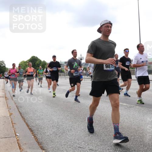 29.06.2025 - hella hamburg halbmarathon Lena Gebhardt http://msf.ph/oto/8246521 29.06.2025 10:34:00 Lombardsbrücke 1189, 1275, 1417, 1705, 1787, 1896, 2265, 2342, 2464, 2482, 2496, 2526, 2776, 2933, 3145, 3170, 3264, 3340, 3345, 3560, 3829, 3848, 4361, 4433, 4449, 4479, 4696, 4807, 4942, 5075, 5096, 5141, 5557, 5561, 5566, 5569, 5584, 5691, 5821, 5822, 5887, 6109, 6364, 6515, 6516, 6854, 6956, 6999, 7027, 7324, 7329, 7565, 7653, 8021, 8157, 8202, 8277, 8282, 8349, 8375, 8377, 8383, 8401, 9094, 9234, 9438, 9799, 9875, 9995, 10007, 10071, 10360, 10561, 11811 meine-sportfotos.de