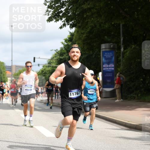 29.06.2025 - hella hamburg halbmarathon Yannick Fuchs http://msf.ph/oto/8246534 29.06.2025 10:35:14 20KM 1677, 1882, 1912, 2324, 2568, 2714, 2949, 3332, 4843, 4889, 5007, 5014, 5026, 5050, 5410, 5745, 5916, 6080, 6429, 7080, 7284, 8074, 8370, 8465, 8629, 8966, 9979, 10369, 10934, 10968, 10978, 11767, 11959, 12365, 13029, 13158, 13667, 14092, 14820, 15164, 15493, 15542, 15689, 16201, 16249, 16347, 16599, 17214, 17620, 17724, 17971, 18173, 18192, 18399 meine-sportfotos.de