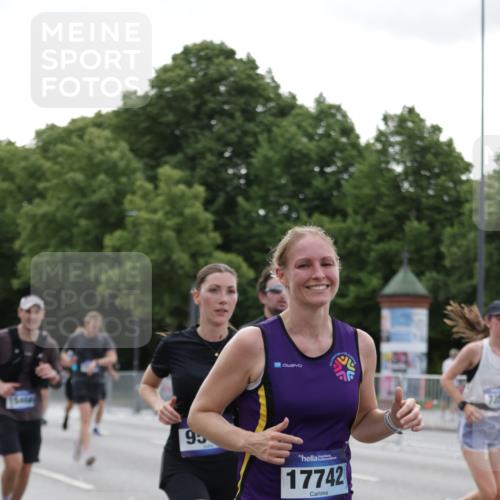 29.06.2025 - hella hamburg halbmarathon Jannik Wohlers http://msf.ph/oto/8246553 29.06.2025 10:30:36 Lombardsbrücke 1472, 1773, 2097, 2268, 2505, 3131, 6195, 6620, 6787, 7351, 8757, 9576, 10989, 11981, 11988, 12384, 12627, 14095, 14803, 15466, 15589, 17224, 17463, 17742, 17966, 19052, 19226 meine-sportfotos.de