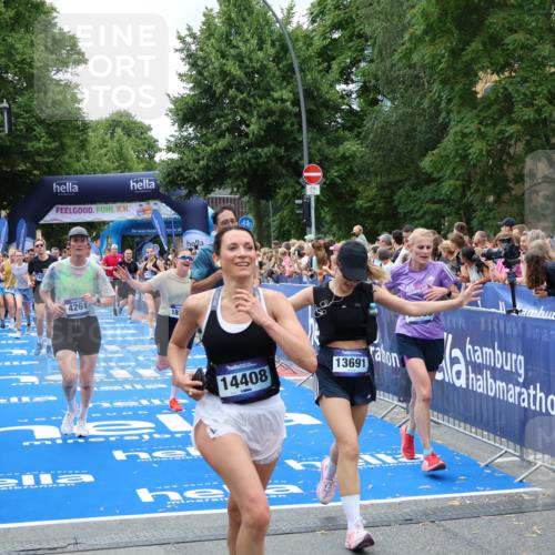 29.06.2025 - hella hamburg halbmarathon Zöllner http://msf.ph/oto/8246555 29.06.2025 10:57:13 Ziel 1387, 1877, 4167, 4261, 4940, 9884, 11612, 13691, 13750, 14139, 14408, 14588, 15110, 15664, 15726, 17617, 17660, 17993, 18208, 19184 meine-sportfotos.de
