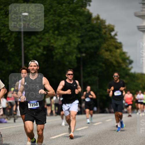 29.06.2025 - hella hamburg halbmarathon Dr. Thomas Lammeyer http://msf.ph/oto/8246559 29.06.2025 10:14:14 Kennedybrücke 1052, 1456, 1483, 1513, 1573, 4389, 7042, 7058, 7250, 7685, 8090, 8685, 8890, 9681, 9816, 9988, 11027, 11180 meine-sportfotos.de