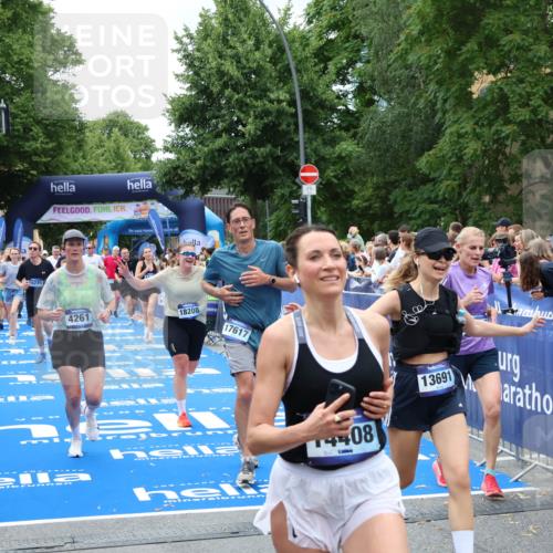 29.06.2025 - hella hamburg halbmarathon Zöllner http://msf.ph/oto/8246567 29.06.2025 10:57:13 Ziel 1387, 1877, 4167, 4261, 4940, 9884, 11612, 13691, 13750, 14139, 14408, 14588, 15110, 15664, 15726, 17617, 17660, 17993, 18208, 19184 meine-sportfotos.de
