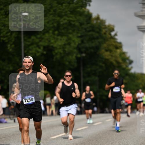 29.06.2025 - hella hamburg halbmarathon Dr. Thomas Lammeyer http://msf.ph/oto/8246572 29.06.2025 10:14:15 Kennedybrücke 1052, 1186, 1456, 1483, 1513, 1573, 4389, 7042, 7058, 7250, 7685, 8090, 8685, 8890, 9681, 9816, 9988, 11027, 11180 meine-sportfotos.de