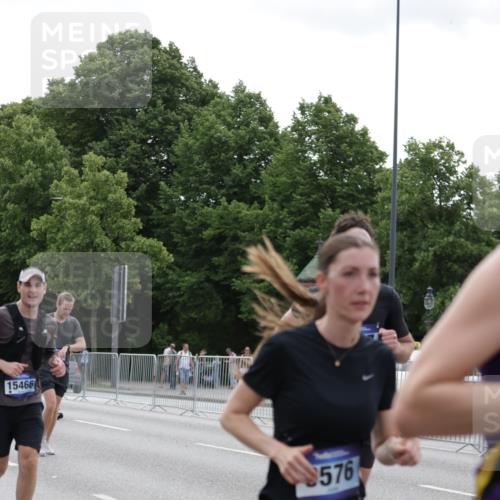 29.06.2025 - hella hamburg halbmarathon Jannik Wohlers http://msf.ph/oto/8246586 29.06.2025 10:30:36 Lombardsbrücke 1472, 1773, 2097, 2268, 2505, 3131, 6195, 6620, 6787, 7351, 8757, 9576, 10989, 11981, 11988, 12384, 12627, 14095, 14803, 15466, 15589, 17224, 17463, 17742, 17966, 19052, 19226 meine-sportfotos.de