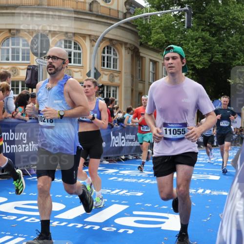 29.06.2025 - hella hamburg halbmarathon Strokosch-Dieckow http://msf.ph/oto/8246608 29.06.2025 10:38:49 Ziel 2296, 2719, 2980, 3783, 6684, 8450, 8958, 9264, 9540, 10218, 11055, 11281, 11282, 13137, 13755, 13800, 14093, 15257, 15372, 17722 meine-sportfotos.de