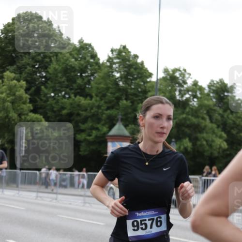 29.06.2025 - hella hamburg halbmarathon Jannik Wohlers http://msf.ph/oto/8246668 29.06.2025 10:30:36 Lombardsbrücke 1472, 1773, 2097, 2268, 2505, 3131, 6195, 6620, 6787, 7351, 8757, 9576, 10989, 11981, 11988, 12384, 12627, 14095, 14803, 15466, 15589, 17224, 17463, 17742, 17966, 19052, 19226 meine-sportfotos.de