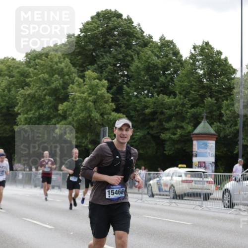 29.06.2025 - hella hamburg halbmarathon Jannik Wohlers http://msf.ph/oto/8246703 29.06.2025 10:30:37 Lombardsbrücke 1472, 1773, 2097, 2268, 2505, 3131, 4561, 6195, 6620, 6787, 7351, 8757, 9576, 10989, 11981, 11988, 12384, 12627, 14095, 14803, 15466, 15589, 17224, 17463, 17509, 17742, 17966, 19052, 19226 meine-sportfotos.de