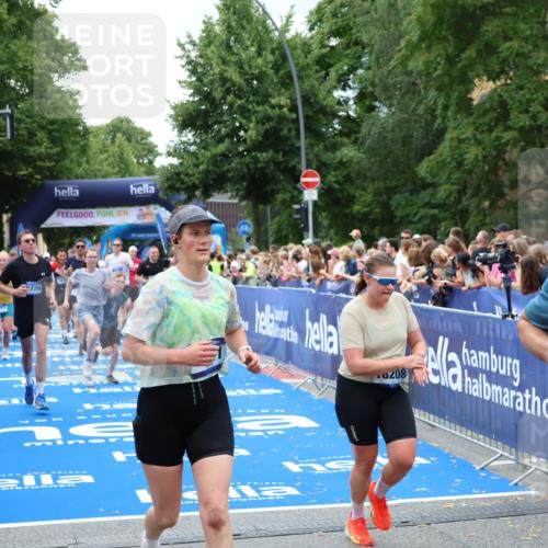 29.06.2025 - hella hamburg halbmarathon Zöllner http://msf.ph/oto/8246707 29.06.2025 10:57:15 Ziel 1387, 1877, 2676, 4167, 4261, 4940, 9577, 9884, 10383, 11590, 11612, 13750, 14139, 15110, 15664, 15726, 17660, 17848, 17993, 18208, 19184 meine-sportfotos.de