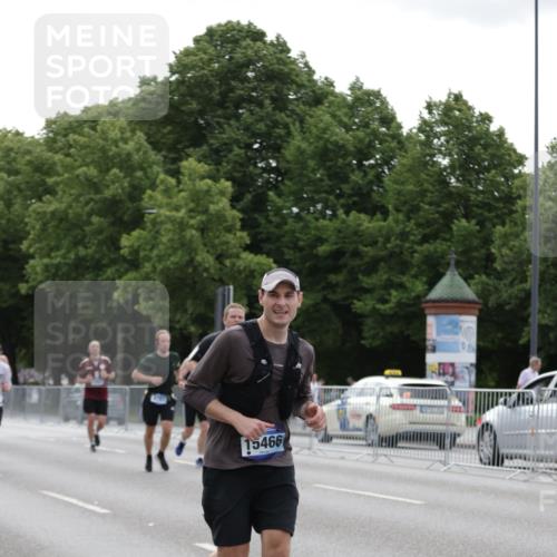 29.06.2025 - hella hamburg halbmarathon Jannik Wohlers http://msf.ph/oto/8246713 29.06.2025 10:30:37 Lombardsbrücke 1472, 1773, 2097, 2268, 2505, 3131, 4561, 6195, 6620, 6787, 7351, 8757, 9576, 10989, 11981, 11988, 12384, 12627, 14095, 14803, 15466, 15589, 17224, 17463, 17509, 17742, 17966, 19052, 19226 meine-sportfotos.de