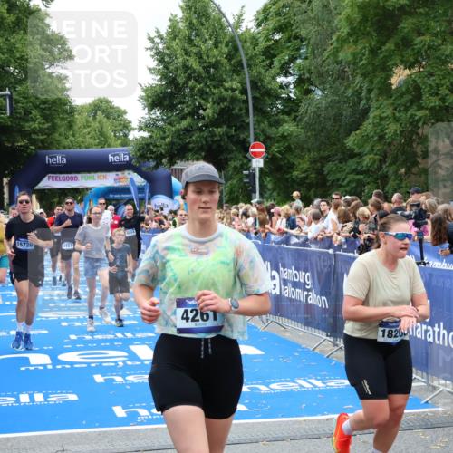 29.06.2025 - hella hamburg halbmarathon Zöllner http://msf.ph/oto/8246717 29.06.2025 10:57:15 Ziel 1387, 1877, 2676, 4167, 4261, 4940, 9577, 9884, 10383, 11590, 11612, 13750, 14139, 15110, 15664, 15726, 17660, 17848, 17993, 18208, 19184 meine-sportfotos.de