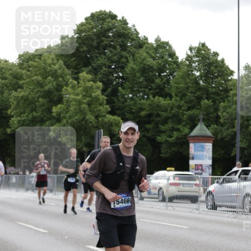 29.06.2025 - hella hamburg halbmarathon Jannik Wohlers http://msf.ph/oto/8246740 29.06.2025 10:30:37 Lombardsbrücke 1472, 1773, 2097, 2268, 2505, 3131, 4561, 6195, 6620, 6787, 7351, 8757, 9576, 10989, 11981, 11988, 12384, 12627, 14095, 14803, 15466, 15589, 17224, 17463, 17509, 17742, 17966, 19052, 19226 meine-sportfotos.de