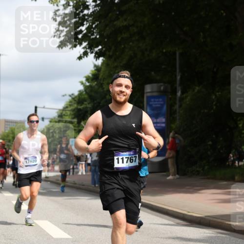 29.06.2025 - hella hamburg halbmarathon Yannick Fuchs http://msf.ph/oto/8246767 29.06.2025 10:35:14 20KM 1677, 1882, 1912, 2324, 2568, 2714, 2949, 3332, 4843, 4889, 5007, 5014, 5026, 5050, 5410, 5745, 5916, 6080, 6429, 7080, 7284, 8074, 8370, 8465, 8629, 8966, 9979, 10369, 10934, 10968, 10978, 11767, 11959, 12365, 13029, 13158, 13667, 14092, 14820, 15164, 15493, 15542, 15689, 16201, 16249, 16347, 16599, 17214, 17620, 17724, 17971, 18173, 18192, 18399 meine-sportfotos.de