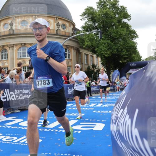 29.06.2025 - hella hamburg halbmarathon Strokosch-Dieckow http://msf.ph/oto/8246783 29.06.2025 10:38:57 Ziel 1164, 1803, 2262, 2980, 3136, 3783, 4359, 6682, 8958, 11447, 13137, 15257, 15561, 15873, 16820, 17722, 18734, 19151 meine-sportfotos.de