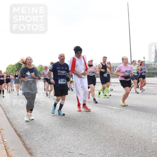 29.06.2025 - hella hamburg halbmarathon Lena Gebhardt http://msf.ph/oto/8246784 29.06.2025 10:45:30 Lombardsbrücke 1033, 1060, 1085, 1685, 1713, 1798, 1983, 2008, 2216, 2217, 2550, 2657, 2664, 2917, 2973, 3160, 3164, 3357, 3377, 3879, 3993, 4099, 4102, 4186, 4224, 4306, 4337, 4388, 4504, 4820, 4851, 5044, 5099, 5108, 5190, 5339, 5635, 5636, 5949, 6150, 6509, 6763, 6788, 6911, 6922, 6980, 7283, 7530, 7541, 7699, 7859, 7912, 8594, 8605, 8745, 8762, 9620, 10030, 10182, 10225, 10327, 10329, 11314, 12198, 12332, 12334 meine-sportfotos.de
