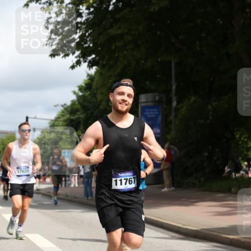 29.06.2025 - hella hamburg halbmarathon Yannick Fuchs http://msf.ph/oto/8246786 29.06.2025 10:35:14 20KM 1677, 1882, 1912, 2324, 2568, 2714, 2949, 3332, 4843, 4889, 5007, 5014, 5026, 5050, 5410, 5745, 5916, 6080, 6429, 7080, 7284, 8074, 8370, 8465, 8629, 8966, 9979, 10369, 10934, 10968, 10978, 11767, 11959, 12365, 13029, 13158, 13667, 14092, 14820, 15164, 15493, 15542, 15689, 16201, 16249, 16347, 16599, 17214, 17620, 17724, 17971, 18173, 18192, 18399 meine-sportfotos.de