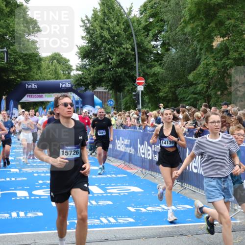 29.06.2025 - hella hamburg halbmarathon Zöllner http://msf.ph/oto/8246793 29.06.2025 10:57:17 Ziel 1387, 1877, 2417, 2676, 4167, 4940, 8585, 9577, 9884, 9934, 10383, 11590, 11612, 13750, 14139, 15110, 15229, 15664, 15726, 17660, 17779, 17848, 17993, 19184 meine-sportfotos.de