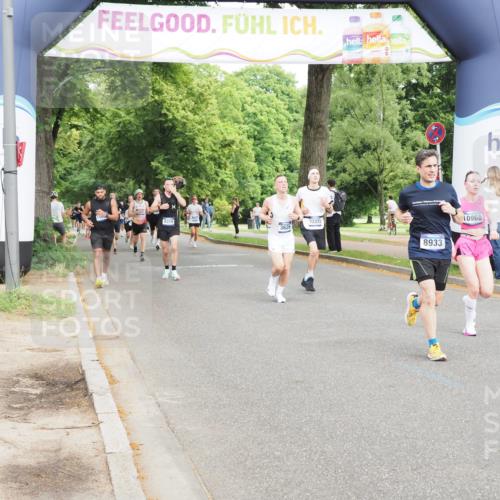 29.06.2025 - hella hamburg halbmarathon MichiJ http://msf.ph/oto/8246806 29.06.2025 10:28:28 Zwischen KM18-KM19 1975, 3626, 4398, 4766, 8933, 9116, 9294, 10369, 10968, 12088, 12372 meine-sportfotos.de