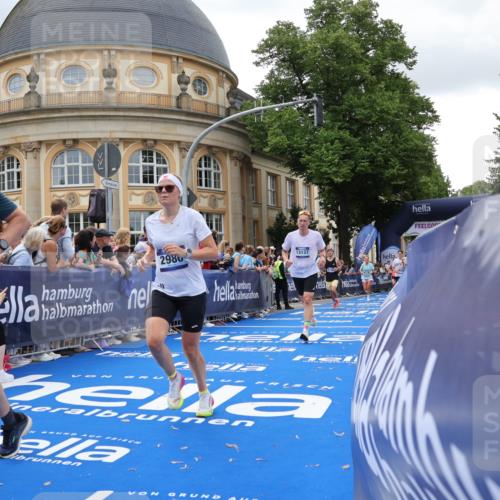 29.06.2025 - hella hamburg halbmarathon Strokosch-Dieckow http://msf.ph/oto/8246816 29.06.2025 10:38:57 Ziel 1164, 1803, 2262, 2980, 3136, 3783, 4359, 6682, 8958, 11447, 13137, 15257, 15561, 15873, 16820, 17722, 18734, 19151 meine-sportfotos.de