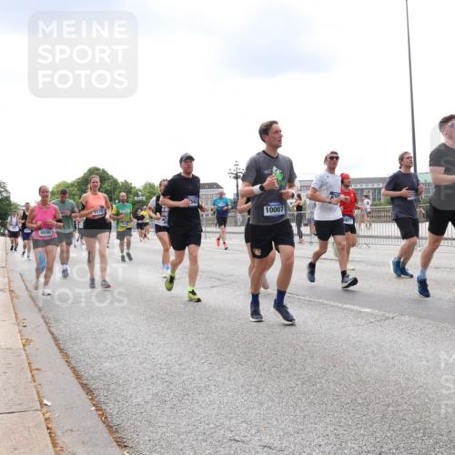 29.06.2025 - hella hamburg halbmarathon Lena Gebhardt http://msf.ph/oto/8246823 29.06.2025 10:34:01 Lombardsbrücke 1189, 1275, 1417, 1705, 1787, 1896, 2265, 2342, 2464, 2482, 2496, 2526, 2776, 2933, 3145, 3170, 3264, 3340, 3345, 3560, 3829, 3848, 4361, 4433, 4449, 4479, 4696, 4807, 4824, 4826, 4942, 5075, 5096, 5141, 5557, 5561, 5566, 5569, 5584, 5691, 5821, 5822, 5887, 6109, 6364, 6515, 6516, 6854, 6956, 6999, 7027, 7324, 7329, 7565, 7653, 8021, 8157, 8202, 8277, 8282, 8349, 8375, 8377, 8383, 8401, 9094, 9234, 9438, 9799, 9875, 9995, 10007, 10071, 10360, 10561, 11811 meine-sportfotos.de
