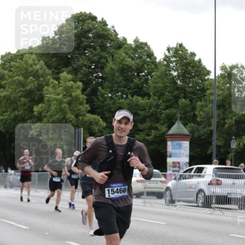 29.06.2025 - hella hamburg halbmarathon Jannik Wohlers http://msf.ph/oto/8246840 29.06.2025 10:30:37 Lombardsbrücke 1472, 1773, 2097, 2268, 2505, 3131, 4561, 6195, 6620, 6787, 7351, 8757, 9576, 10989, 11981, 11988, 12384, 12627, 14095, 14803, 15466, 15589, 17224, 17463, 17509, 17742, 17966, 19052, 19226 meine-sportfotos.de