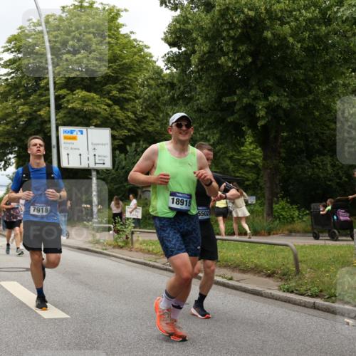 29.06.2025 - hella hamburg halbmarathon Yannick Fuchs http://msf.ph/oto/8246860 29.06.2025 10:47:45 20KM 1030, 1151, 1267, 1422, 1502, 1727, 1870, 2058, 2070, 2354, 2518, 2630, 3096, 3819, 5020, 5259, 5638, 5866, 6294, 6481, 6511, 6512, 6629, 6762, 6877, 6942, 7274, 7395, 7918, 8285, 8335, 8447, 9380, 9791, 9922, 10891, 11068, 11844, 12321, 12379, 12607, 12632, 12909, 13032, 13033, 13397, 13794, 13865, 13912, 13997, 14702, 15146, 15441, 15502, 15838, 15856, 15946, 16477, 16780, 17348, 17482, 18134, 18143, 18418, 18487, 18514, 18612 meine-sportfotos.de