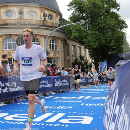29.06.2025 - hella hamburg halbmarathon Strokosch-Dieckow http://msf.ph/oto/8246882 29.06.2025 10:38:58 Ziel 1164, 1803, 2262, 2980, 3136, 3783, 4359, 6682, 6686, 6687, 8958, 11447, 11619, 13137, 15257, 15561, 15873, 16820, 17722, 18734, 19151 meine-sportfotos.de
