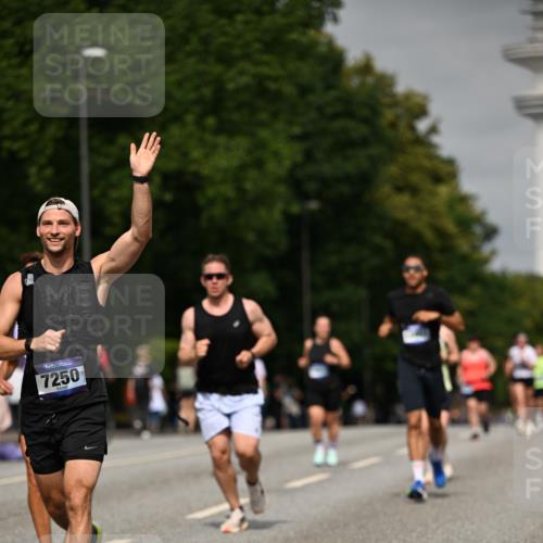29.06.2025 - hella hamburg halbmarathon Dr. Thomas Lammeyer http://msf.ph/oto/8246899 29.06.2025 10:14:15 Kennedybrücke 1052, 1186, 1456, 1483, 1513, 1573, 4389, 7042, 7058, 7250, 7685, 8090, 8685, 8890, 9681, 9816, 9988, 11027, 11180 meine-sportfotos.de