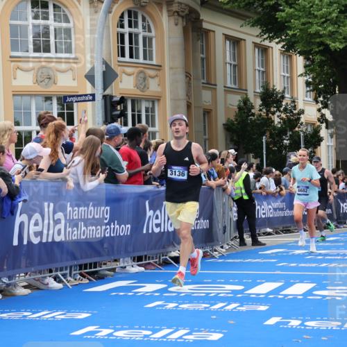 29.06.2025 - hella hamburg halbmarathon Strokosch-Dieckow http://msf.ph/oto/8246903 29.06.2025 10:38:59 Ziel 1164, 1445, 1803, 2262, 2980, 3136, 3783, 4359, 4759, 6682, 6686, 6687, 8958, 11447, 11619, 12137, 13137, 15257, 15561, 15873, 16820, 17722, 18734, 19151 meine-sportfotos.de