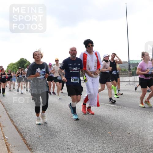 29.06.2025 - hella hamburg halbmarathon Lena Gebhardt http://msf.ph/oto/8246922 29.06.2025 10:45:30 Lombardsbrücke 1033, 1060, 1085, 1685, 1713, 1798, 1983, 2008, 2216, 2217, 2550, 2657, 2664, 2917, 2973, 3160, 3164, 3357, 3377, 3879, 3993, 4099, 4102, 4186, 4224, 4306, 4337, 4388, 4504, 4820, 4851, 5044, 5099, 5108, 5190, 5339, 5635, 5636, 5949, 6150, 6509, 6763, 6788, 6911, 6922, 6980, 7283, 7530, 7541, 7699, 7859, 7912, 8594, 8605, 8745, 8762, 9620, 10030, 10182, 10225, 10327, 10329, 11314, 12198, 12332, 12334 meine-sportfotos.de