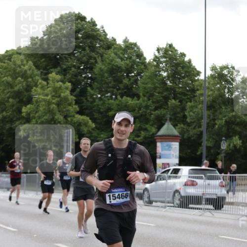 29.06.2025 - hella hamburg halbmarathon Jannik Wohlers http://msf.ph/oto/8246932 29.06.2025 10:30:37 Lombardsbrücke 1472, 1773, 2097, 2268, 2505, 3131, 4561, 6195, 6620, 6787, 7351, 8757, 9576, 10989, 11981, 11988, 12384, 12627, 14095, 14803, 15466, 15589, 17224, 17463, 17509, 17742, 17966, 19052, 19226 meine-sportfotos.de