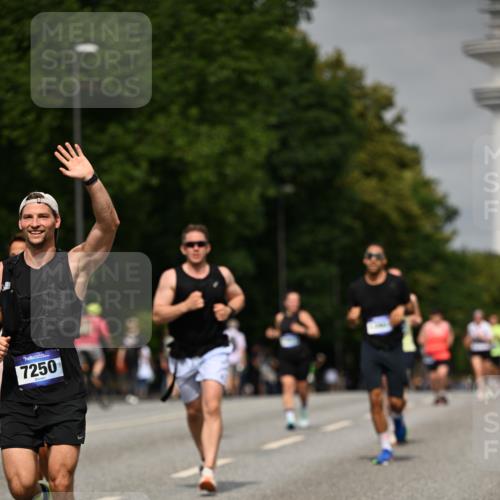 29.06.2025 - hella hamburg halbmarathon Dr. Thomas Lammeyer http://msf.ph/oto/8246940 29.06.2025 10:14:15 Kennedybrücke 1052, 1186, 1456, 1483, 1513, 1573, 4389, 7042, 7058, 7250, 7685, 8090, 8685, 8890, 9681, 9816, 9988, 11027, 11180 meine-sportfotos.de