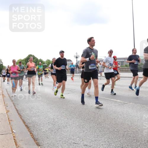 29.06.2025 - hella hamburg halbmarathon Lena Gebhardt http://msf.ph/oto/8246955 29.06.2025 10:34:01 Lombardsbrücke 1189, 1275, 1417, 1705, 1787, 1896, 2265, 2342, 2464, 2482, 2496, 2526, 2776, 2933, 3145, 3170, 3264, 3340, 3345, 3560, 3829, 3848, 4361, 4433, 4449, 4479, 4696, 4807, 4824, 4826, 4942, 5075, 5096, 5141, 5557, 5561, 5566, 5569, 5584, 5691, 5821, 5822, 5887, 6109, 6364, 6515, 6516, 6854, 6956, 6999, 7027, 7324, 7329, 7565, 7653, 8021, 8157, 8202, 8277, 8282, 8349, 8375, 8377, 8383, 8401, 9094, 9234, 9438, 9799, 9875, 9995, 10007, 10071, 10360, 10561, 11811 meine-sportfotos.de