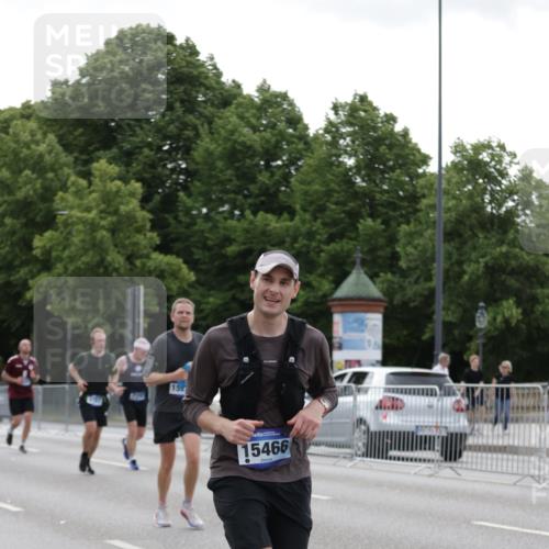 29.06.2025 - hella hamburg halbmarathon Jannik Wohlers http://msf.ph/oto/8246970 29.06.2025 10:30:37 Lombardsbrücke 1472, 1773, 2097, 2268, 2505, 3131, 4561, 6195, 6620, 6787, 7351, 8757, 9576, 10989, 11981, 11988, 12384, 12627, 14095, 14803, 15466, 15589, 17224, 17463, 17509, 17742, 17966, 19052, 19226 meine-sportfotos.de
